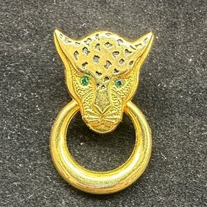 281- Vintage gold-tone leopard scarf clip or eyeglass holder by Malka Paris.